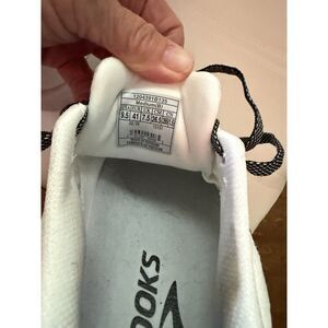 Women's Brooks Launch 11 running shoes